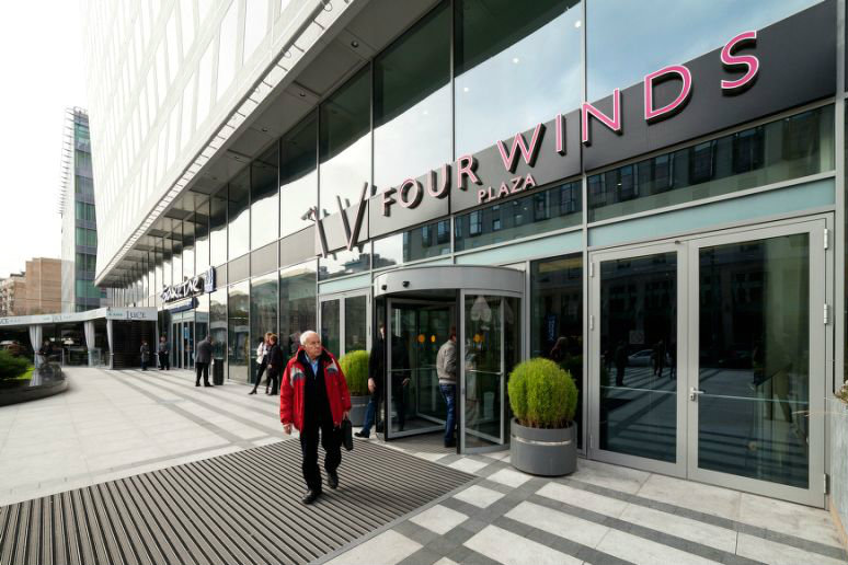 вывеска 4 Winds Plaza